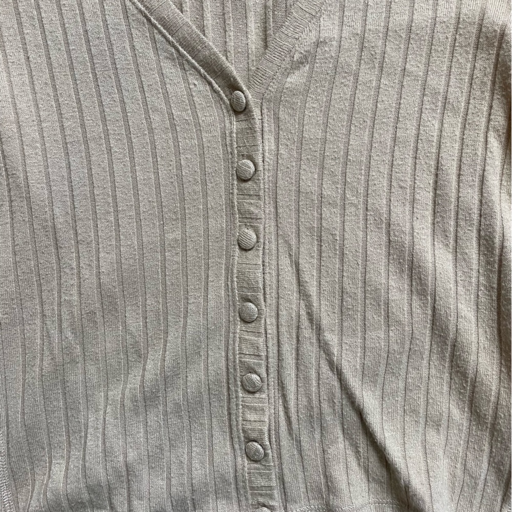 Button Up A&F top - Picture 3 of 3